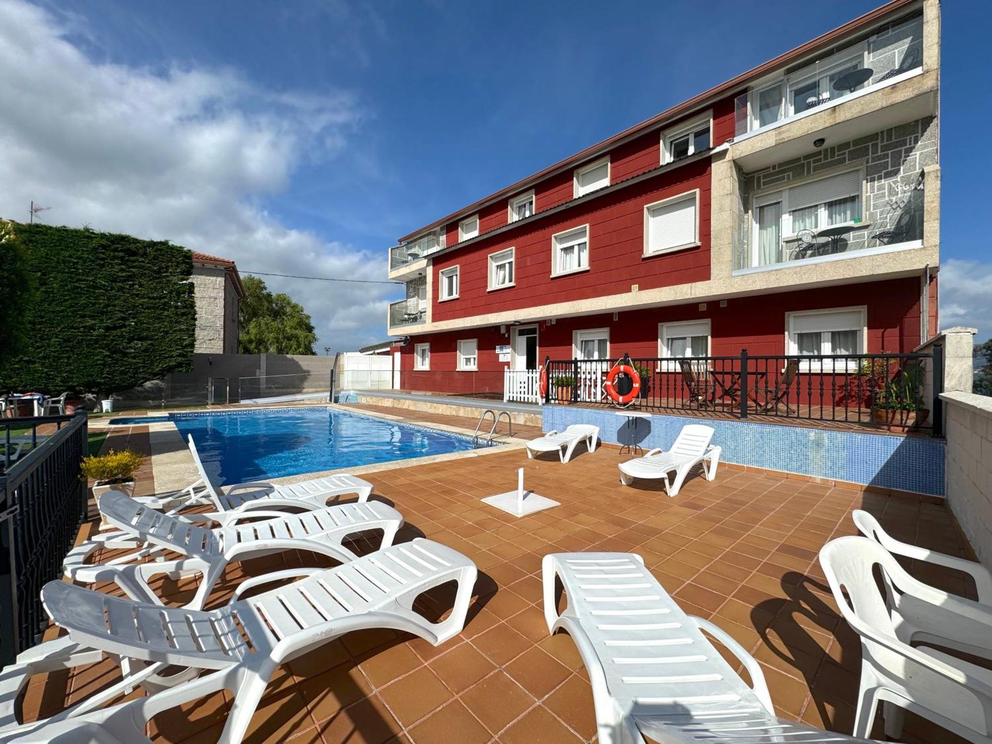 Apartamentos Sinás Playa Raxo Exterior foto